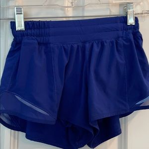 Lulu Lemon 2.5” hotly hot shorts